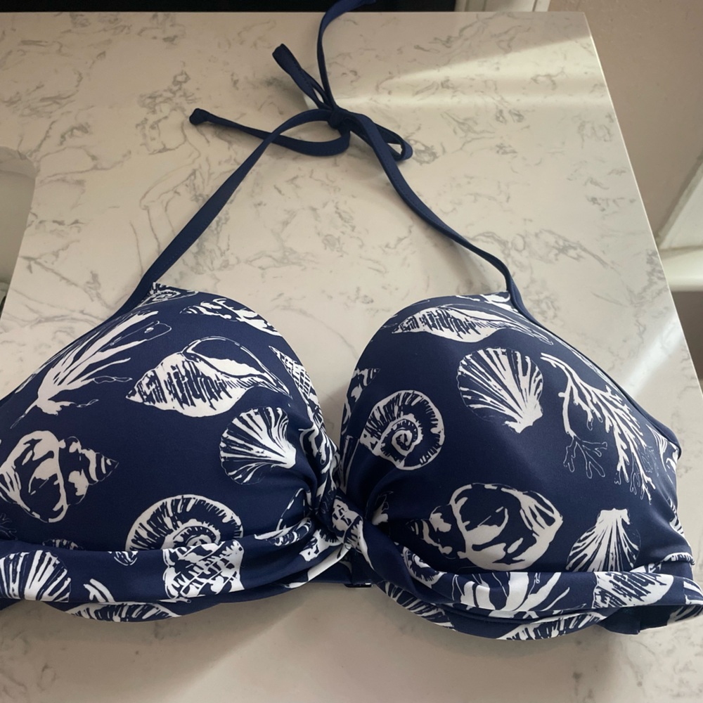 Venus bikini top EUC